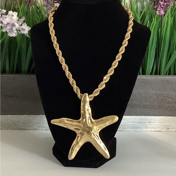 STATEMENT NYC NECKLACE - Picture 10 of 12